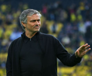HLV Mourinho đồng ý bình luận... Asian Cup