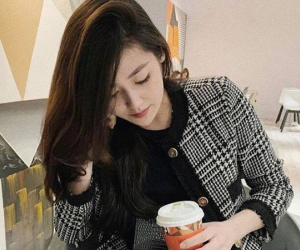 Liên tục đăng ảnh sau sinh dù trước đó giấu kín chuyện mang bầu, Tú Anh bị nói mang con ra để câu view