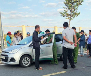 Tài xế taxi ở Cà Mau bị người lạ cứa cổ trong đêm