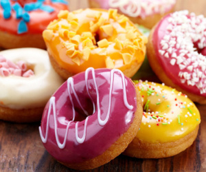Uống thuốc cường dương, nhìn đâu cũng thấy... bánh doughnut