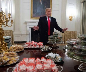 Chính phủ đóng cửa, ông Trump tự bỏ tiền đãi khách