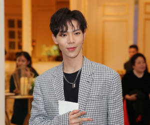 Gương mặt Erik ngày càng khác lạ do 'dao kéo' quá đà?