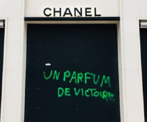 Loạt nhà mốt lớn phải dời lịch vì phong trào 'Áo vàng' ở Paris