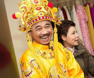 Người anh em cùng 'hội ế vợ' nổi tiếng Trung Hiếu sắp kết hôn, 'Ngọc Hoàng' Quốc Khánh dí dỏm: 'Đã khôn được 45 năm rồi, sao giờ lại dại thế?'