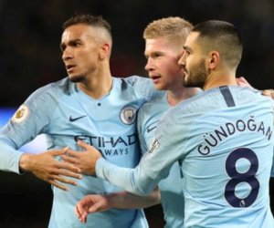 Nhẹ nhàng hạ Wolves với tỷ số 3-0, Man City thu hẹp khoảng cách còn 4 điểm với Liverpool