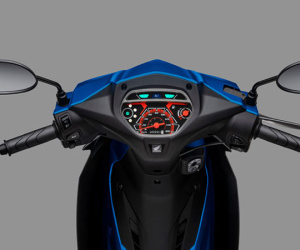 Honda Blade thay tem, đổi đồng hồ, giá 18,8 triệu
