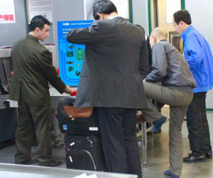 Khách Trung Quốc đi máy bay không có visa ở sân bay Nội Bài