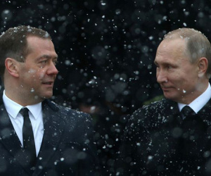 Thắng Đông thắng Tây, nhưng không 'thắng' được lòng dân: Chính phủ của ông Medvedev gặp rắc rối