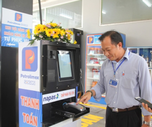 Video: Cây xăng tự phục vụ ở Sài Gòn