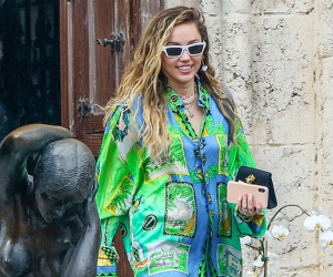 Miley Cyrus tiếp tục dính tin đồn đã mang thai đứa con đầu lòng với Liam Hemsworth