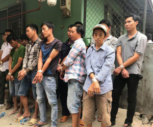 Nhiều người lao xuống sông khi cảnh sát triệt phá ổ cờ bạc