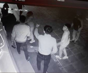 Nữ nhân viên bị 4 thanh niên trêu ghẹo rồi tấn công trong đêm đang trong tình trạng sốc tâm lý nặng