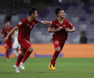 Sự trùng hợp đầy thú vị trong hai siêu phẩm đá phạt của Quang Hải ở VCK U23 Châu Á và Asian Cup