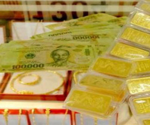 Giá vàng hôm nay 18/1: Ồ ạt mua vàng, tích USD