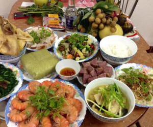 Kinh nghiệm luộc gà cúng Rằm tháng Chạp ngon, dáng đẹp, không bị nát vàng ươm và chín đều