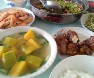 Vừa kết hôn đã bị mẹ chồng giao toán khó tiền đi chợ, vợ trẻ luống cuống lên mạng cầu cứu hội chị em
