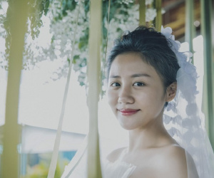 Văn Mai Hương để mặt mộc, hóa cô dâu gợi cảm khi chủ động cầu hôn bạn trai