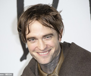 Từng đẹp trai nhất thế giới, Robert Pattinson bỗng kém sắc tới mức bị chê trông như "kẻ giết người cuồng loạn"