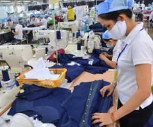 Việt Nam nhập siêu một tỷ USD trong nửa đầu tháng 1