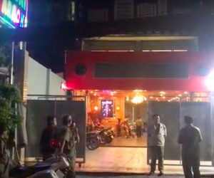 Cảnh sát đột nhập 2 tụ điểm ăn chơi ở Sài Gòn, phát hiện gần 100 người xăm trổ phê ma túy