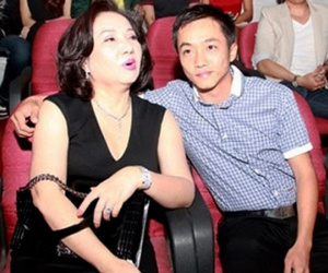 Người mẹ quyền lực sau lưng Cường Đô la gây sốt với 2 lần xuất hiện bên con dâu cũ và mới