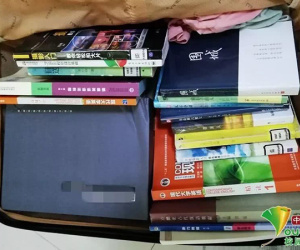 Chết cười với vali về quê của sinh viên: Mang một đống sách vở về học vì ngại đi chơi