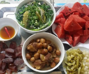 Khoe mâm cơm 0 đồng đầy ú ụ, mẹ trẻ lại nhận vô số lời khen vì người nấu