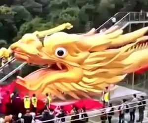 Video: Tượng rồng dài gần 400 m bên sườn núi Trung Quốc lập kỷ lục thế giới