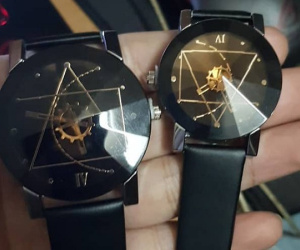 Bức xúc cảnh báo cư dân mạng vì mua hàng nhận được 2 chiếc đồng hồ chưa dùng đã rơi kim, trai trẻ bất ngờ bị...cười vào mặt