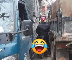 Người phụ nữ có 'thần kinh thép' khiến cả phố giật mình thảng thốt