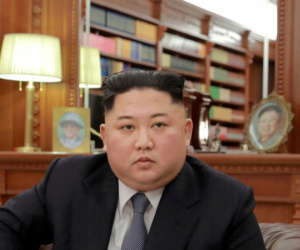Rộ tin ông Kim Jong-un tặng mỹ phẩm Hàn Quốc cho cấp dưới