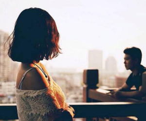 Tự hào vì chồng giàu có làm trưởng phòng, ngày phát hiện một thứ trong xe tôi chết lặng