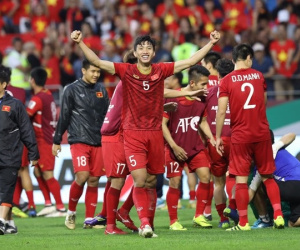 Văn Hậu lọt top 10 cá nhân xuất sắc nhất vòng 1/8 Asian Cup