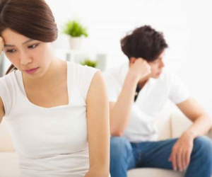 Người chồng lăng nhăng bỗng quỳ sụp, nói như mê sảng khi biết tôi có bồ