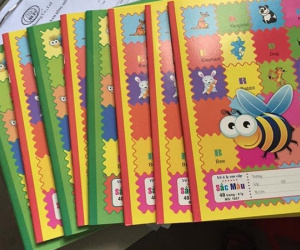 Những kiểu thưởng Tết kiểu 'Trời ơi!': người được 8 quyển vở ô ly, người lĩnh nguyên combo dầu ăn, bột giặt