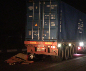 Tông đuôi xe container, nam công nhân tử vong sau tiệc tất niên