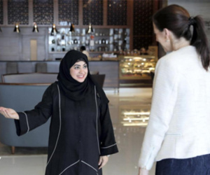 Khách sạn Dubai cấm nhân viên chào lịch sự với khách