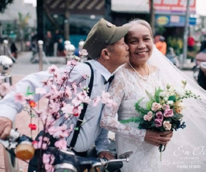 Phát sốt bộ ảnh kỉ niệm 65 năm ngày cưới của cặp vợ chồng già: 'Ông ngày nào cũng hỏi bà có còn yêu anh không?'