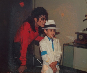 Phim tố cáo Michael Jackson lạm dụng tình dục trẻ em gây rúng động