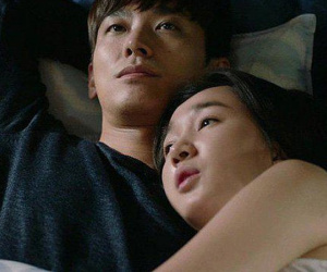 Lần đầu đưa vợ về quê ăn Tết, nhìn cảnh tượng dưới gầm bàn ăn tôi chỉ muốn ly hôn