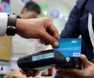 Mang máy POS đi cướp tiền vì sợ nạn nhân không có tiền mặt