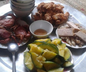 Hì hục nấu cơm mà bị mẹ chồng chê bai không rõ lý do, dâu trẻ ấm ức lên mạng than thở nhưng bất ngờ bị hội chị em chỉ trích