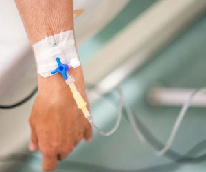Nữ bệnh nhân sống thực vật 14 năm sinh con: Đình chỉ bác sĩ gốc Việt