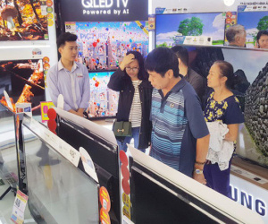 Tivi giá rẻ ồ ạt 'khuấy đảo' các siêu thị điện máy dịp Tết