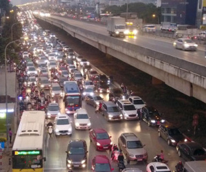 Video: Đường vành đai 3 tắc vẫn hoàn tắc sau khi xén dải phân cách