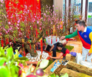 Đàm Vĩnh Hưng khoe căn biệt thự được trang trí hoành tráng, ngập sắc màu chuẩn bị đón Tết Nguyên Đán