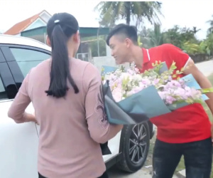 Phan Văn Đức hoàn thành ước mơ mua xế hộp tiền tỷ trước thềm Tết Nguyên đán