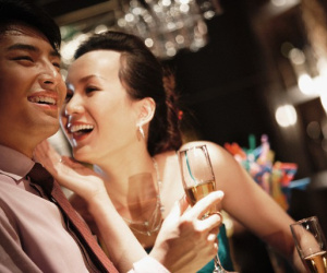 Vừa hay tin có thai, người yêu viết tờ cam kết cưới, nào ngờ mẹ tôi xé luôn và cấm anh ấy bước vào nhà