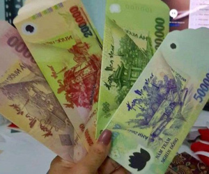 Bất chấp việc có thể bị phạt đến 80 triệu đồng, bao lì xì in hình tiền Việt Nam với nhiều mệnh giá vẫn được rao bán công khai trên mạng xã hội