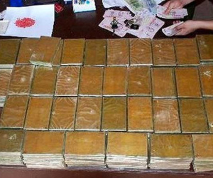 Người đàn bà tàng trữ trong nhà 160 bánh heroin